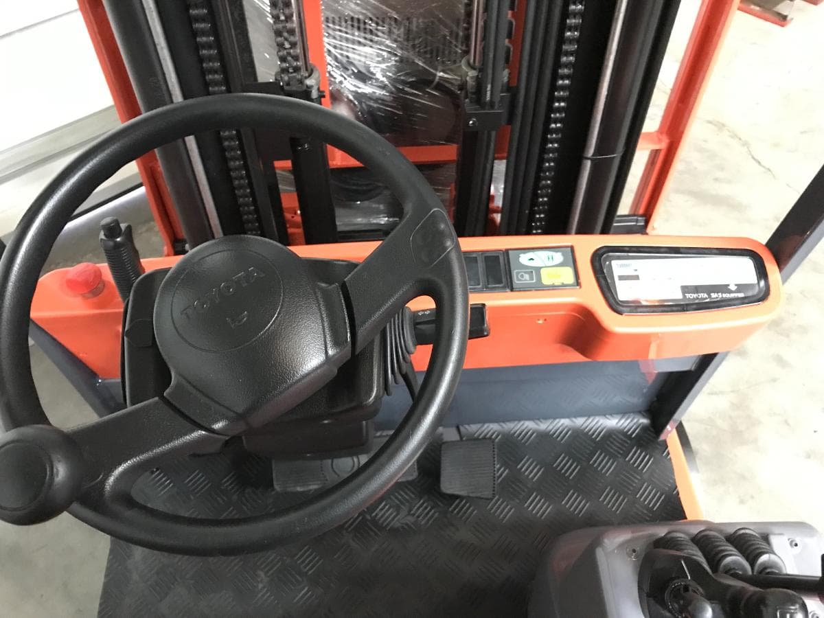 Empilhador Toyota 1500 Kg Elétrico — imagem 9