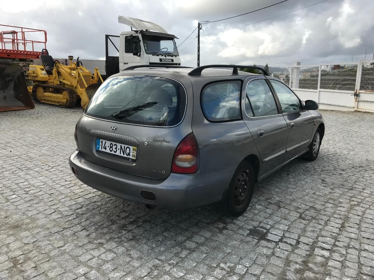 Hyundai Lantra 1.9 D · Ano 1999 — imagem 4