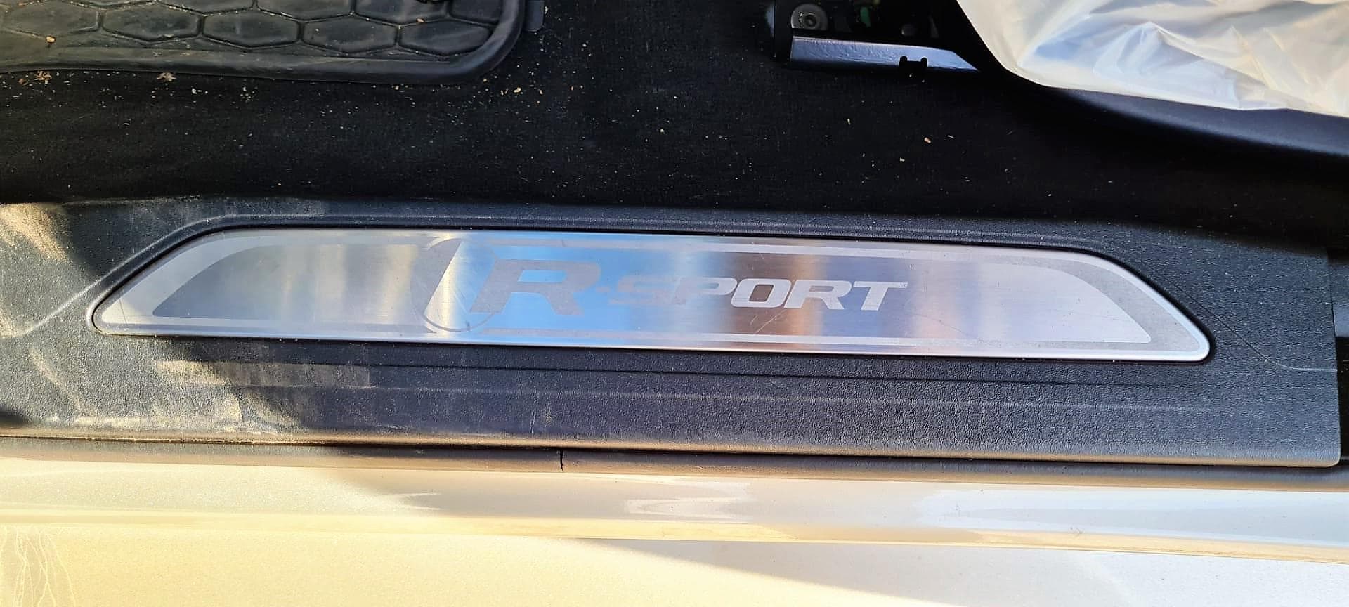 Jaguar XE 2.0D R Sport — imagem 11