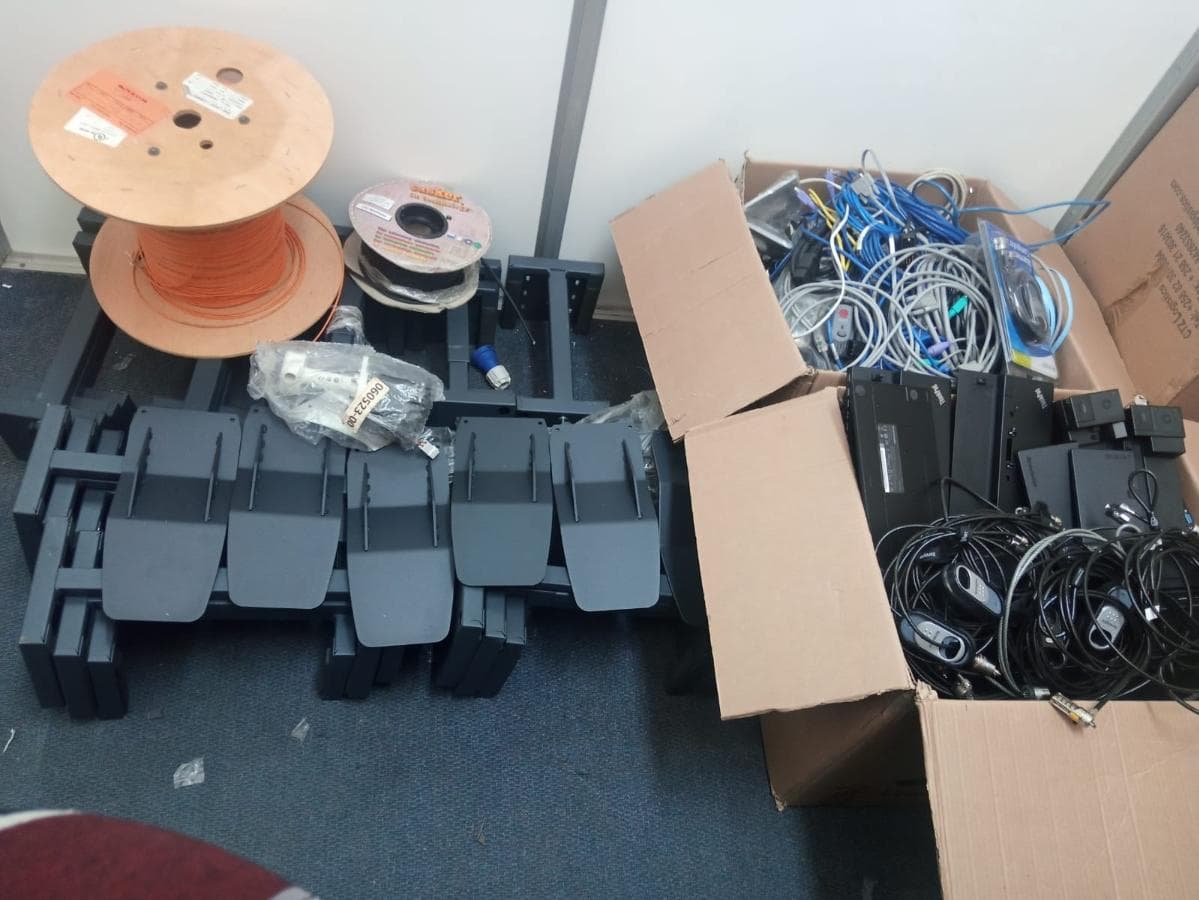 Diverso equipamento · — imagem 1
