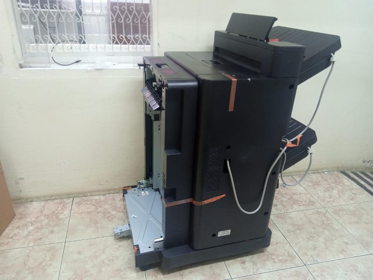 tray para impressora HP 830. · — imagem 1