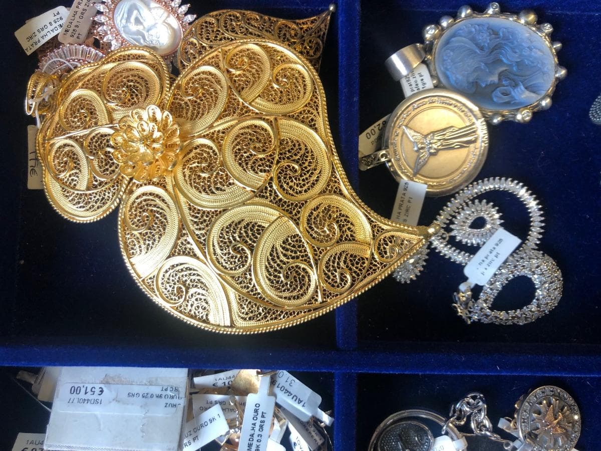 Medalhas de ouro + Medalhas/pendentes de prata + Medalhas