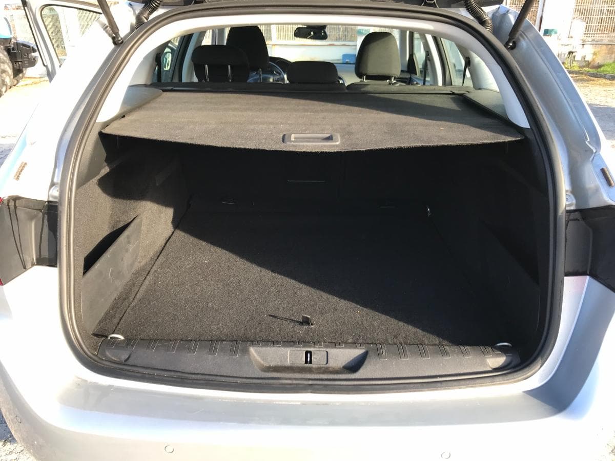 Peugeot 308 SW 1.6 Blue HDI · Ano 2015 — imagen 8