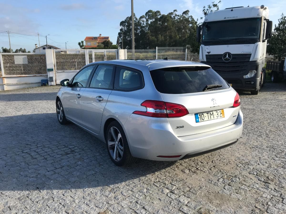 Peugeot 308 SW 1.6 Blue HDI · Ano 2015 — imagen 10