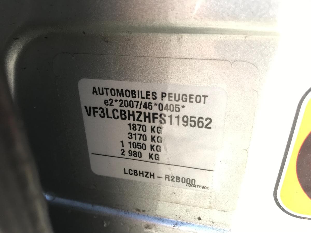 Peugeot 308 SW 1.6 Blue HDI · Ano 2015 — imagen 4
