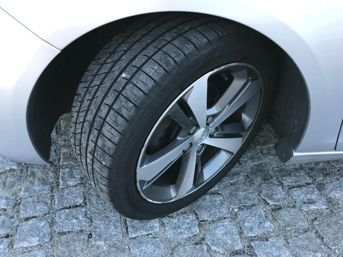 Peugeot 308 SW 1.6 Blue HDI · Ano 2015 — imagen 19