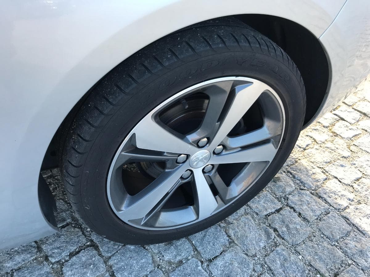 Peugeot 308 SW 1.6 Blue HDI · Ano 2015 — imagen 18