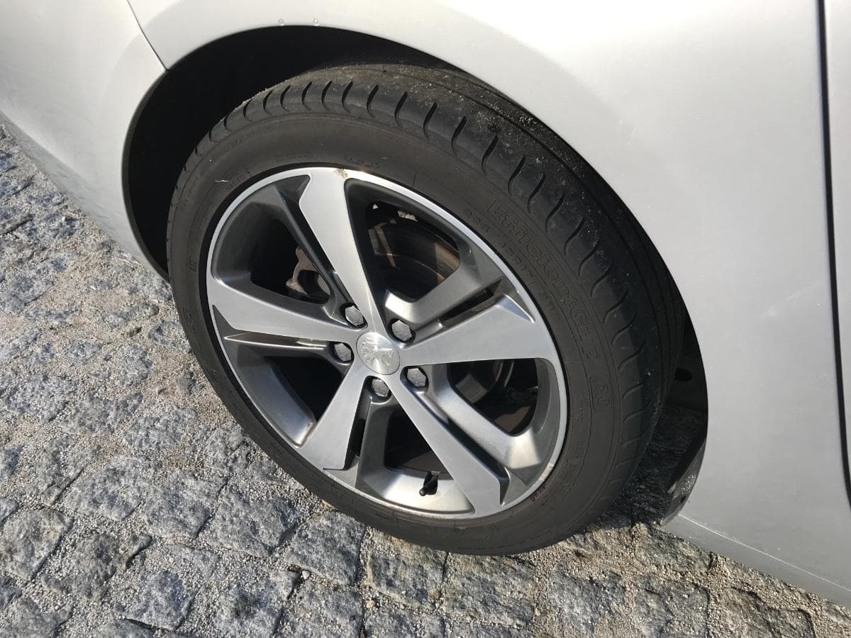 Peugeot 308 SW 1.6 Blue HDI · Ano 2015 — imagen 20