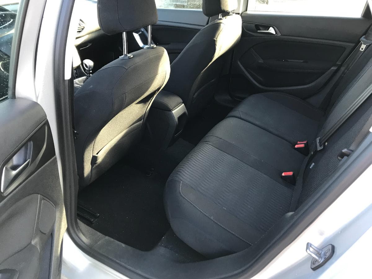 Peugeot 308 SW 1.6 Blue HDI · Ano 2015 — imagen 25