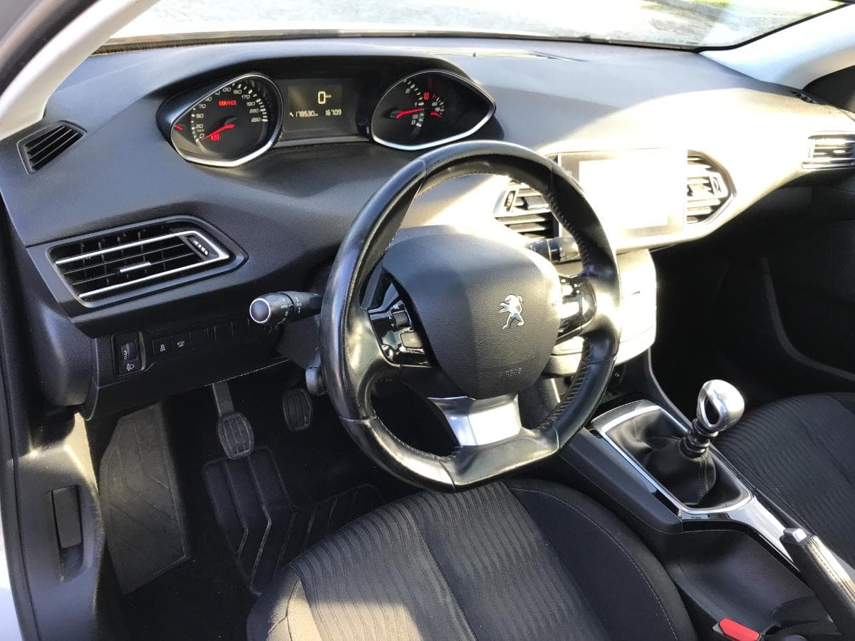 Peugeot 308 SW 1.6 Blue HDI · Ano 2015 — imagen 31