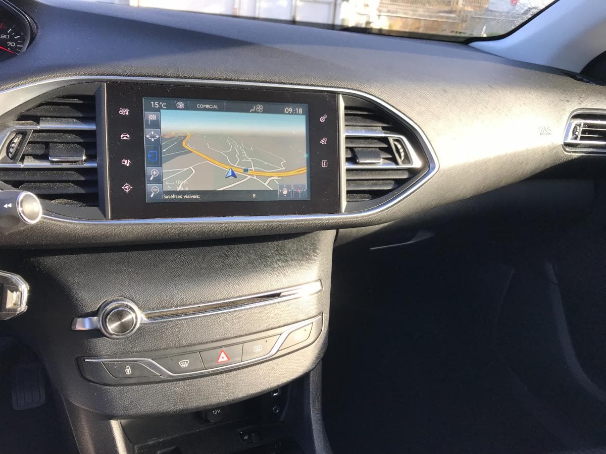 Peugeot 308 SW 1.6 Blue HDI · Ano 2015 — imagen 32