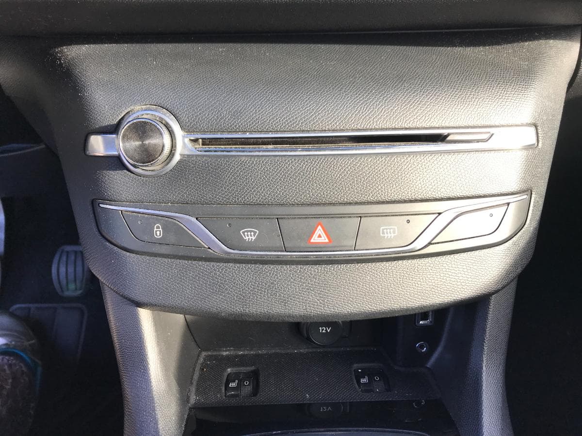 Peugeot 308 SW 1.6 Blue HDI · Ano 2015 — imagen 34