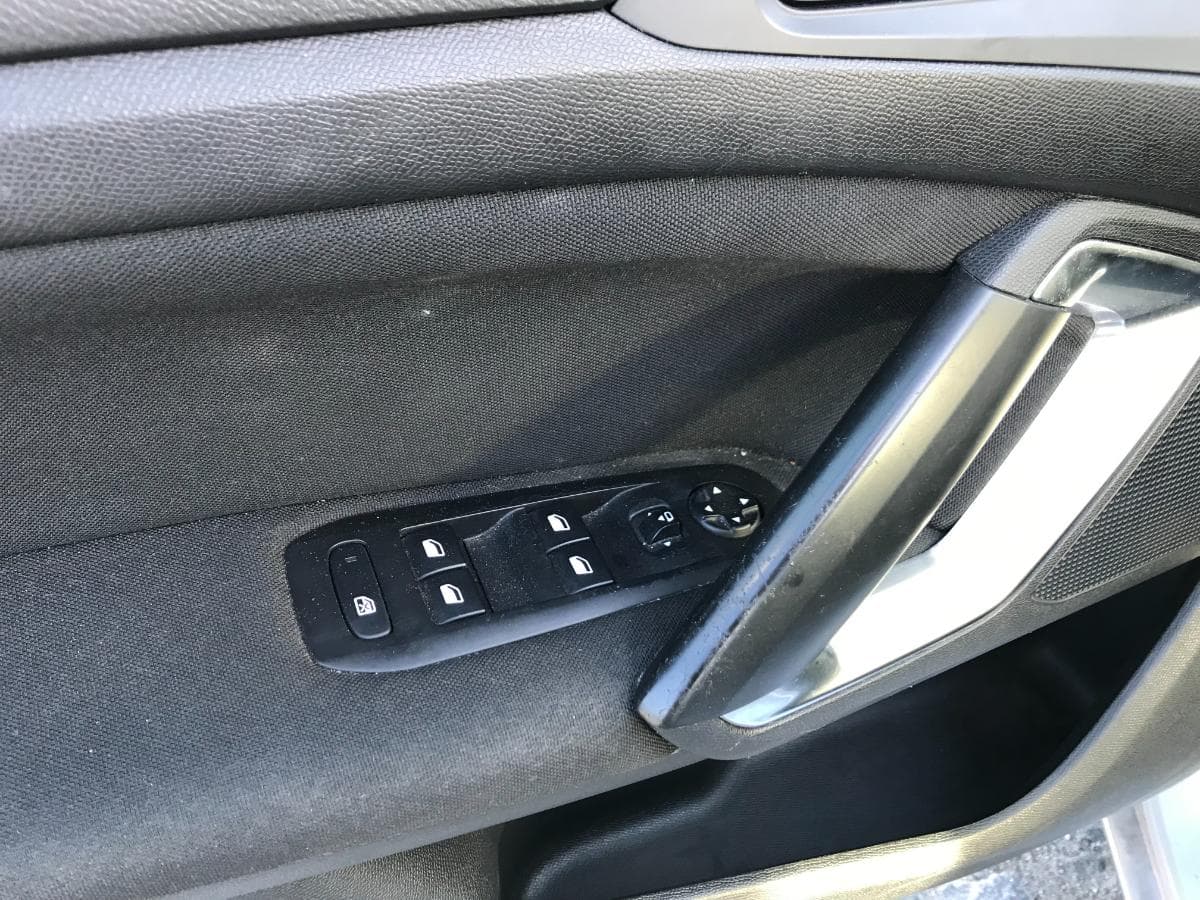Peugeot 308 SW 1.6 Blue HDI · Ano 2015 — imagen 35