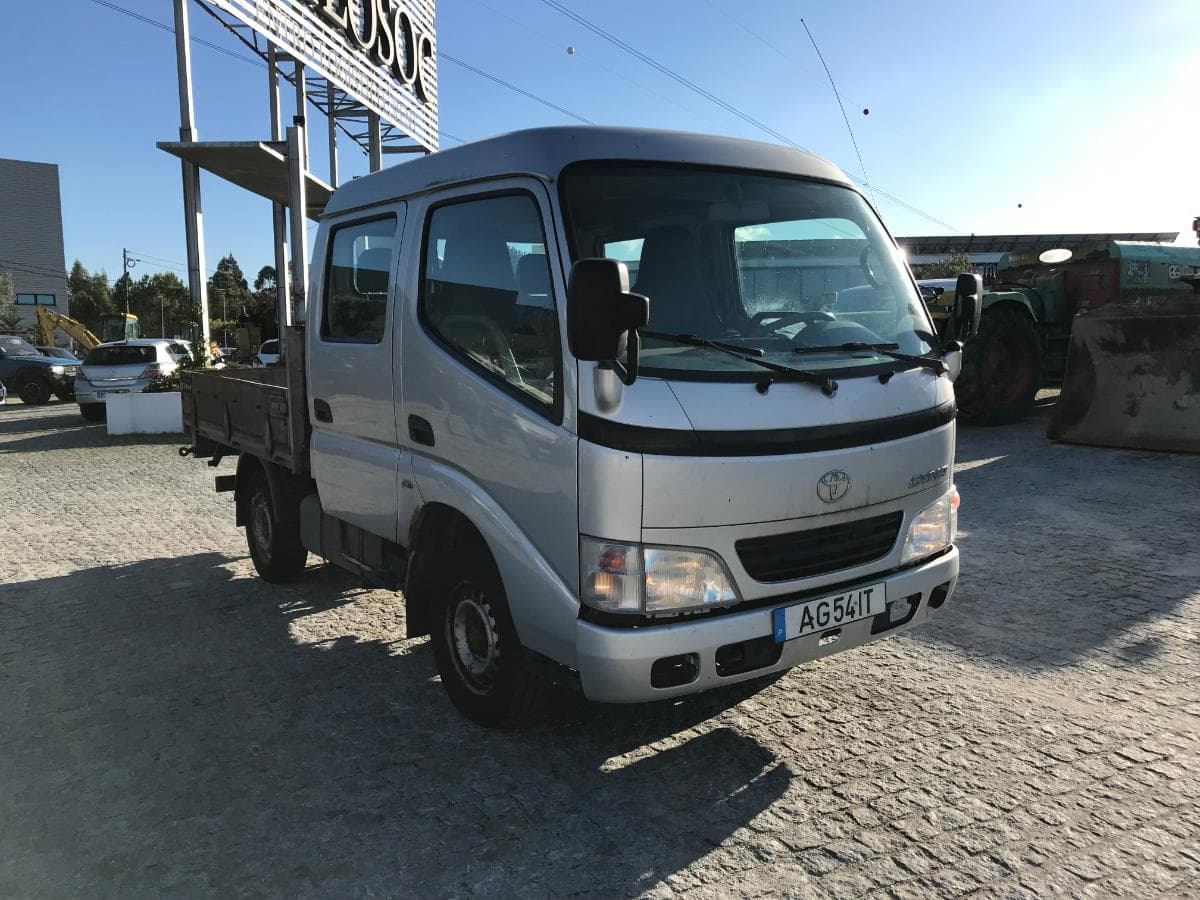 Toyota Dyna Cabine Dupla · 6 Lugares — imagem 1