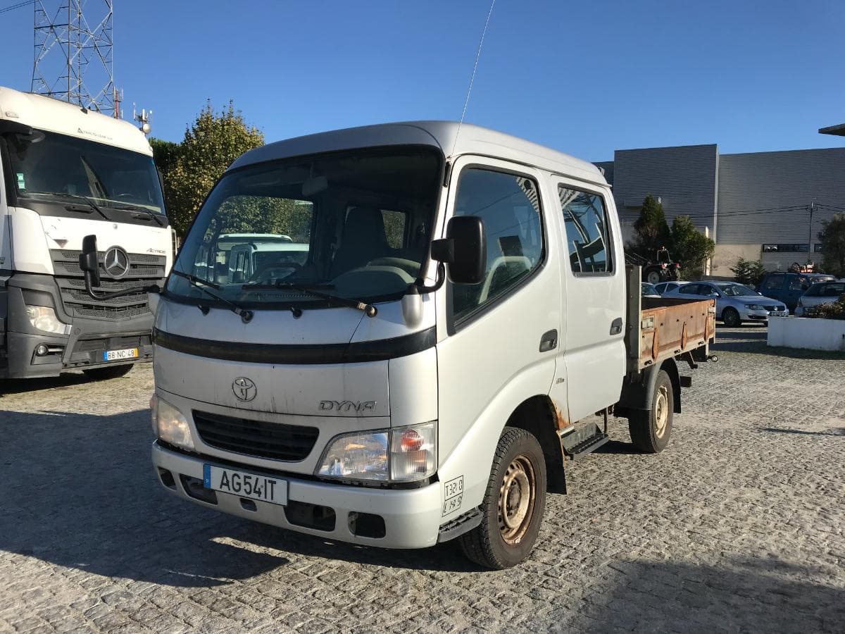 Toyota Dyna Cabine Dupla · 6 Lugares — imagem 3