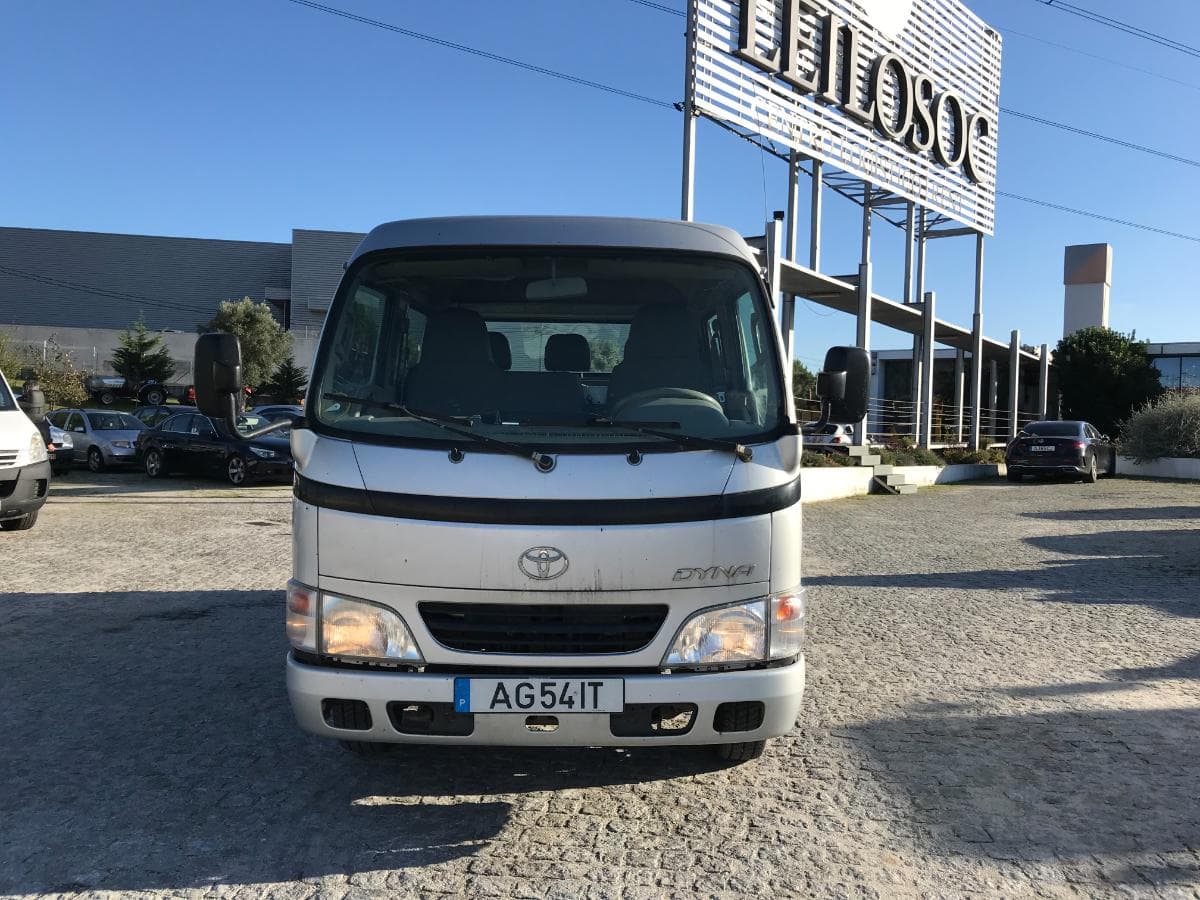 Toyota Dyna Cabine Dupla · 6 Lugares — imagem 2