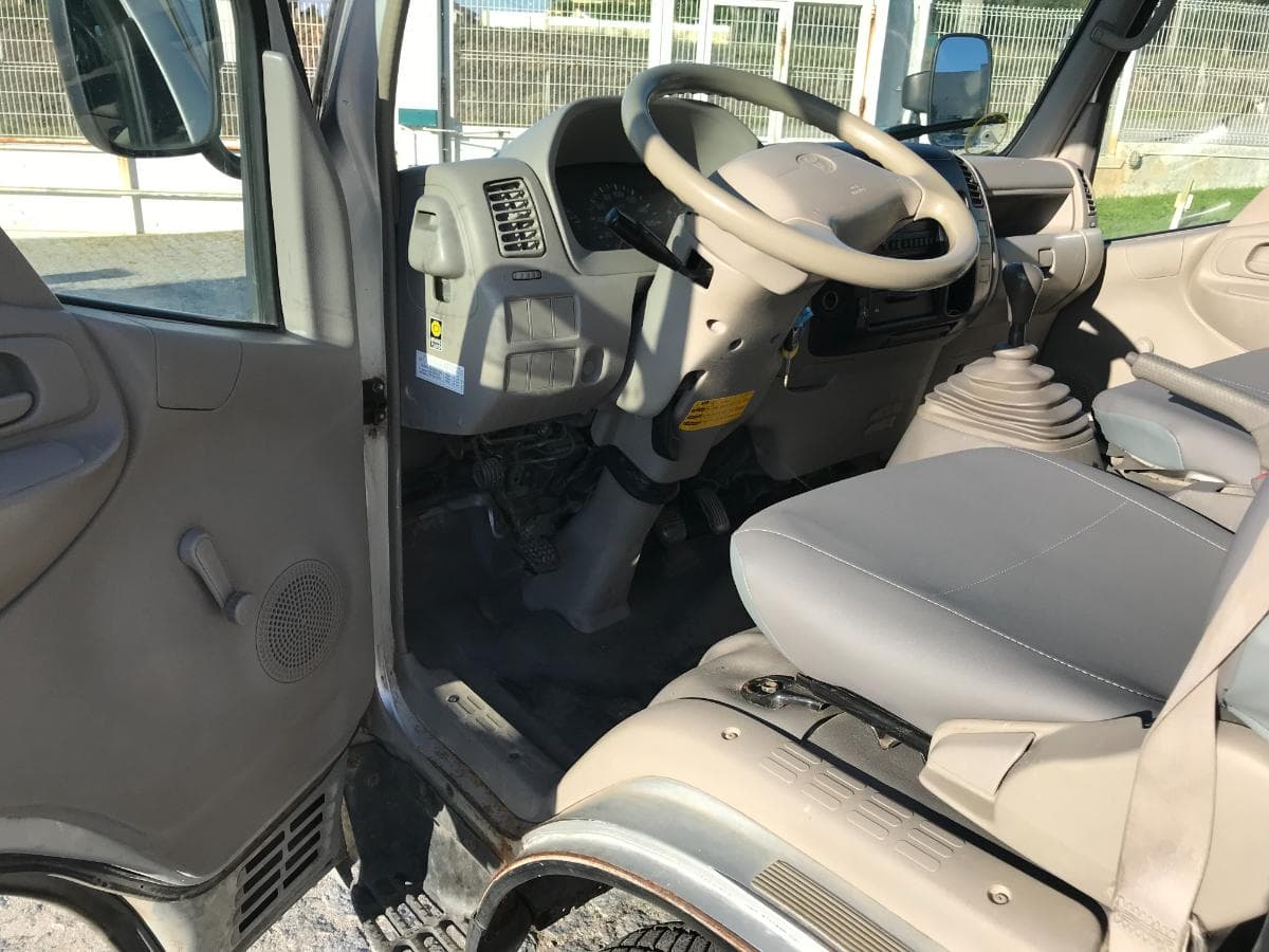 Toyota Dyna Cabine Dupla · 6 Lugares — imagem 14