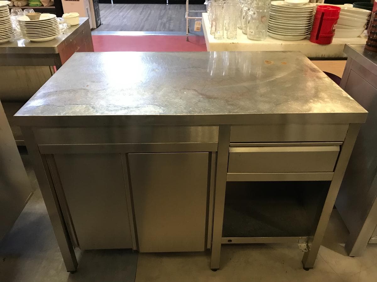 Mueble de acero inoxidable