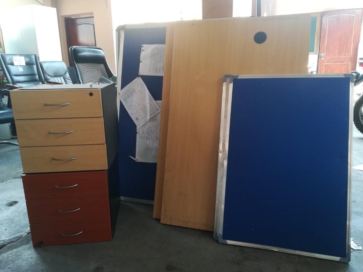 Mobiliário de escritório ·
