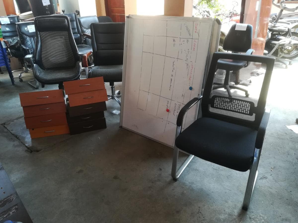 Mobiliário de escritório ·