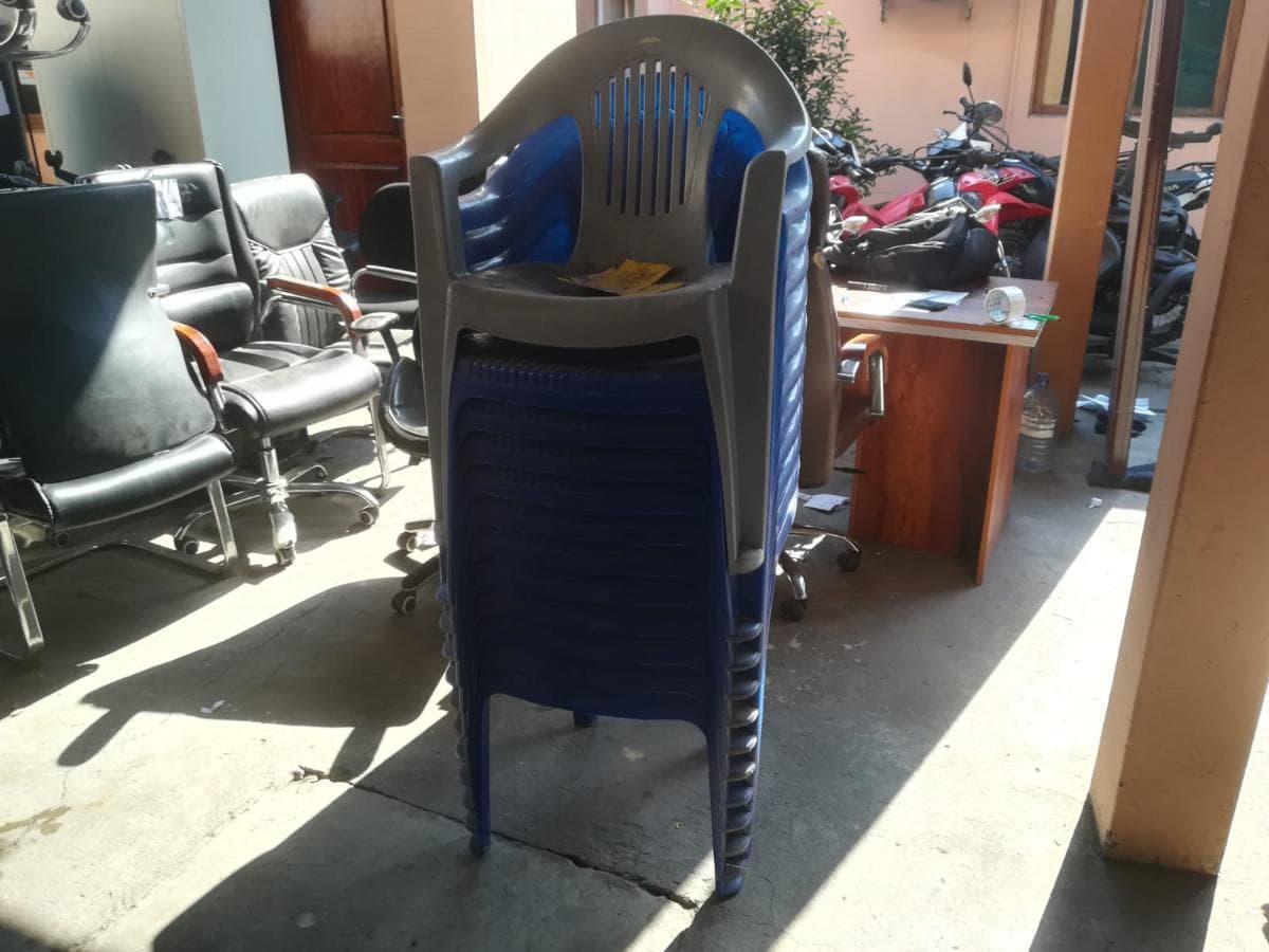 Cadeiras plásticas  · — image 1