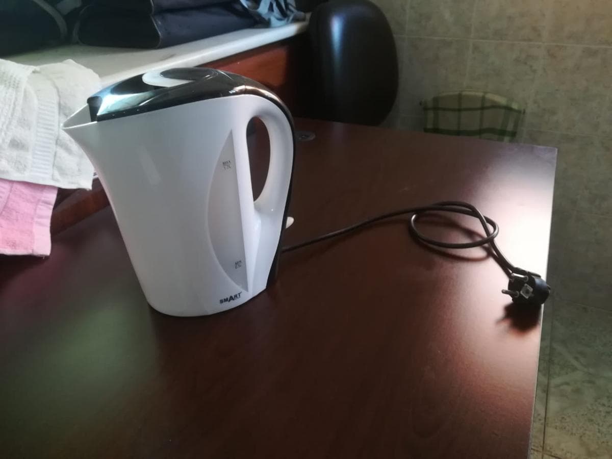 Chaleira eléctrica ·