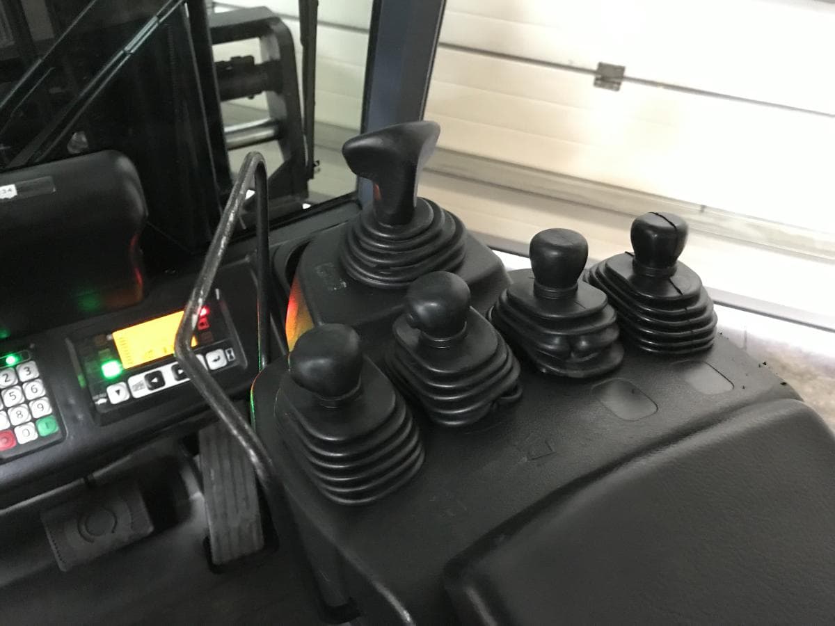 Empilhador Elétrico Toyota 2000 KG — imagen 11
