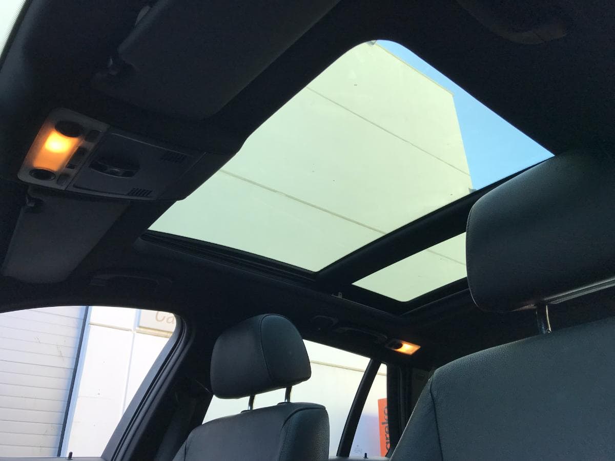 BMW 318D Touring · Ano 2011 — imagen 24
