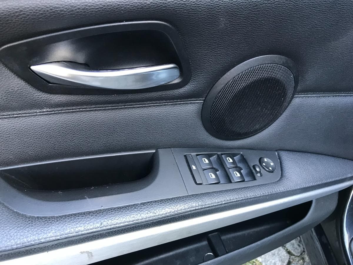 BMW 318D Touring · Ano 2011 — imagen 25
