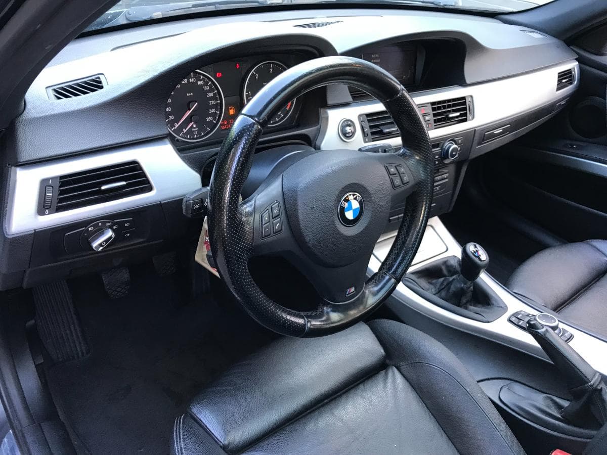 BMW 318D Touring · Ano 2011 — imagen 26