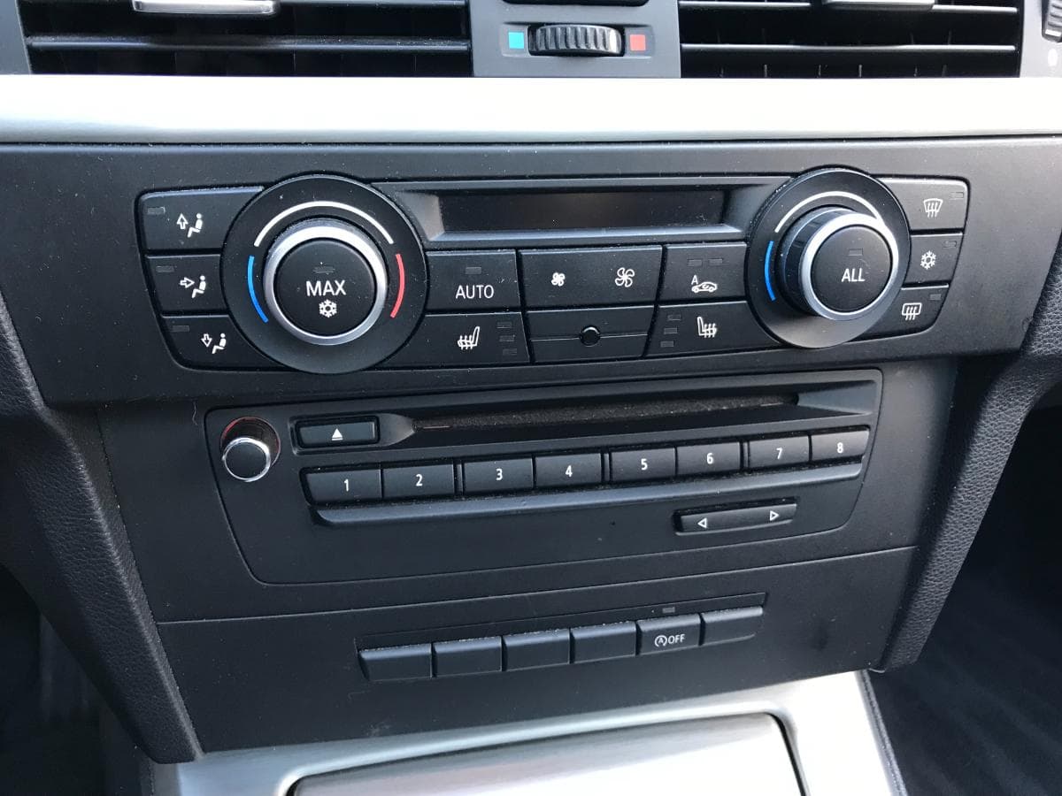 BMW 318D Touring · Ano 2011 — imagen 27