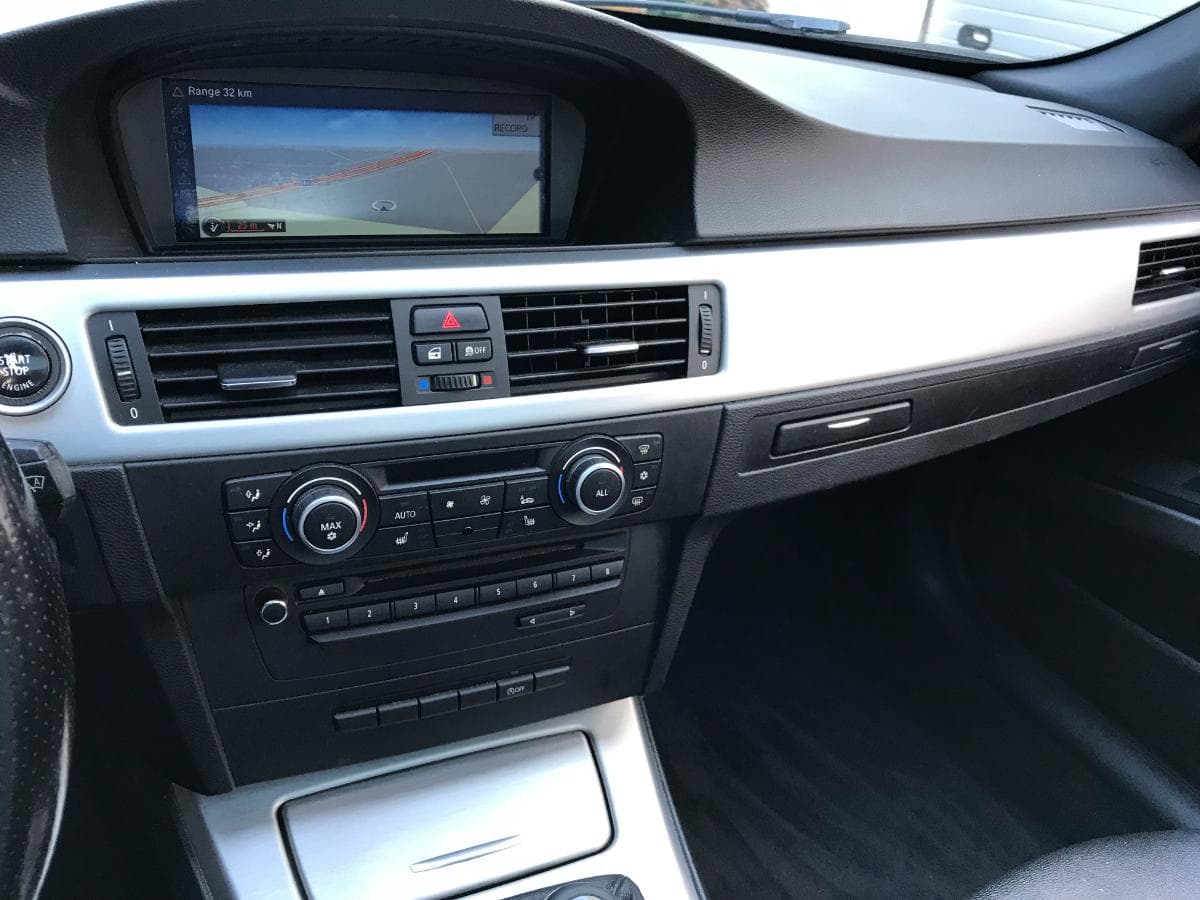 BMW 318D Touring · Ano 2011 — imagen 28