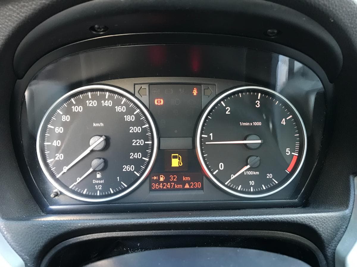 BMW 318D Touring · Ano 2011 — imagen 29