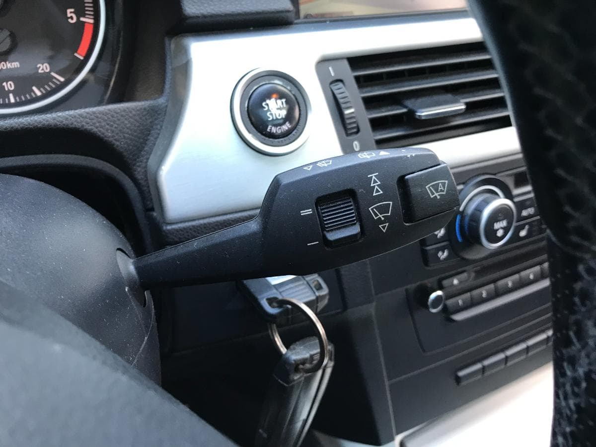 BMW 318D Touring · Ano 2011 — imagen 31