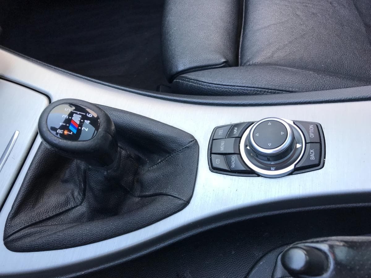 BMW 318D Touring · Ano 2011 — imagen 32