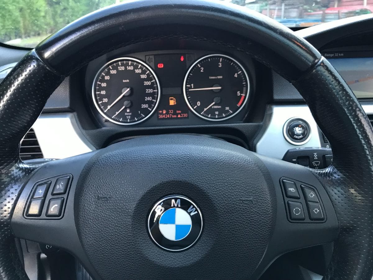 BMW 318D Touring · Ano 2011 — imagen 34