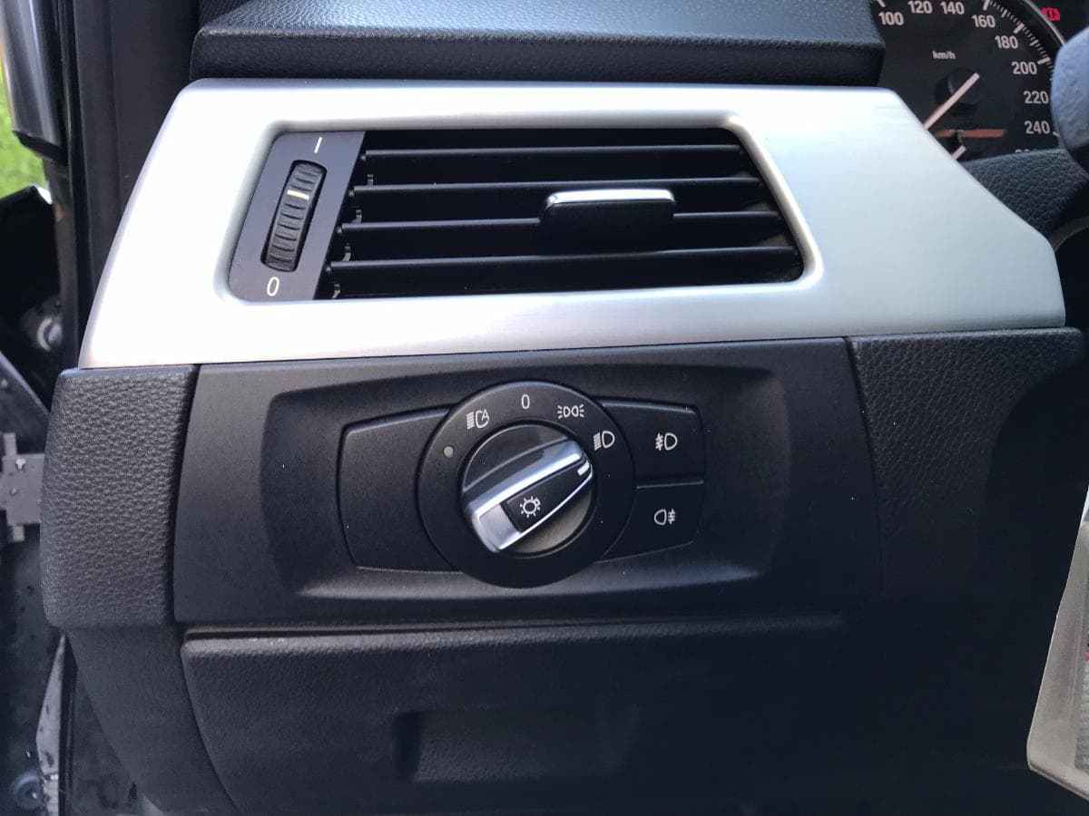 BMW 318D Touring · Ano 2011 — imagen 35