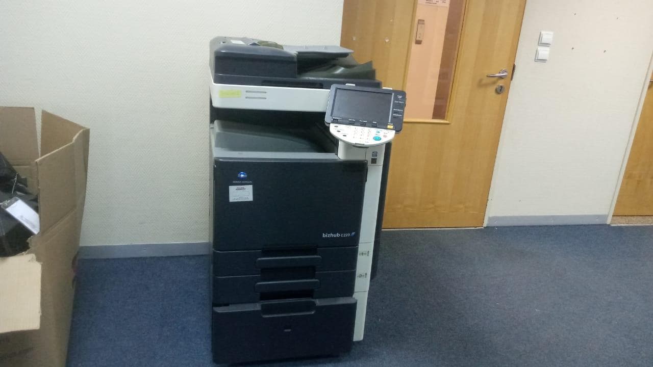 Fotocopiadora  Konica Minolta Bizhub C220 · — image 1