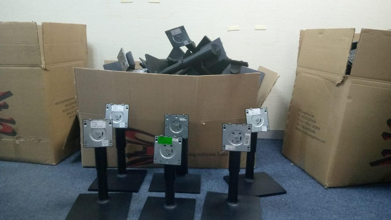 Bases para monitores · — imagem 1