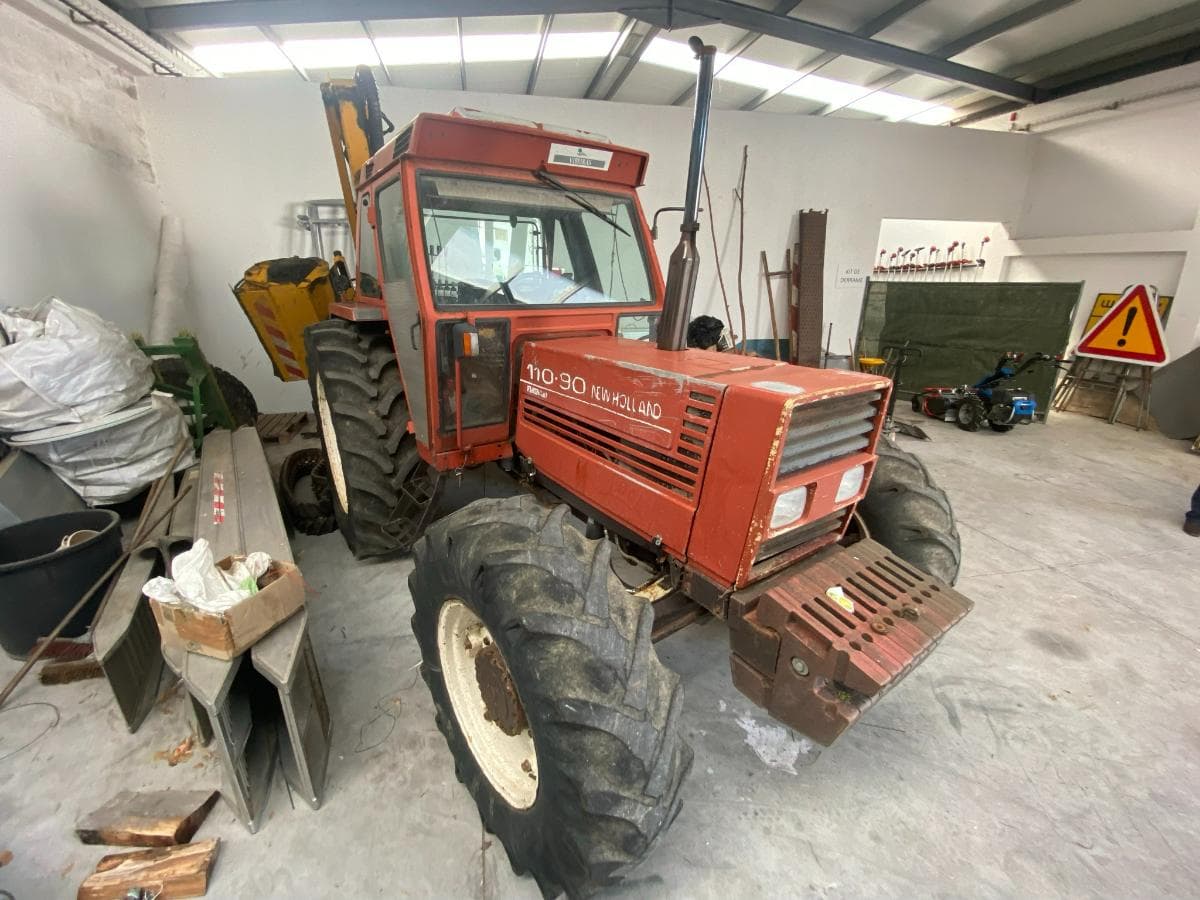 Agricultural Tractor — image 2