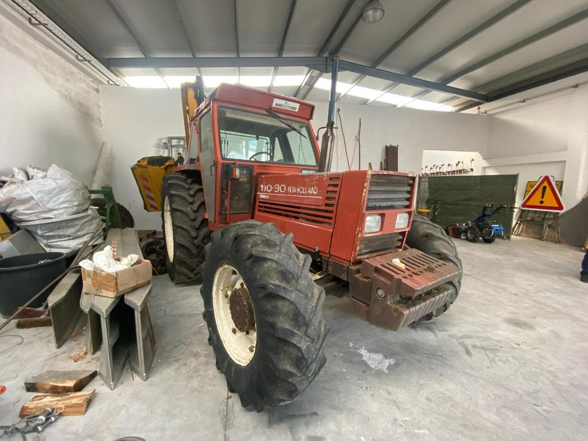 Agricultural Tractor — image 9