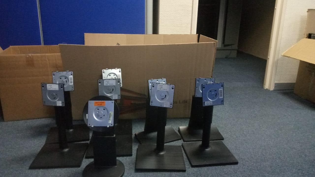 Bases para monitores ·