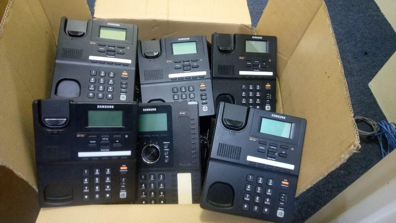 Telefones fixos ·