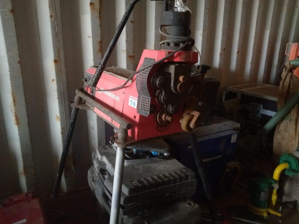 Maquina de fazer ranhura nos tubos ·