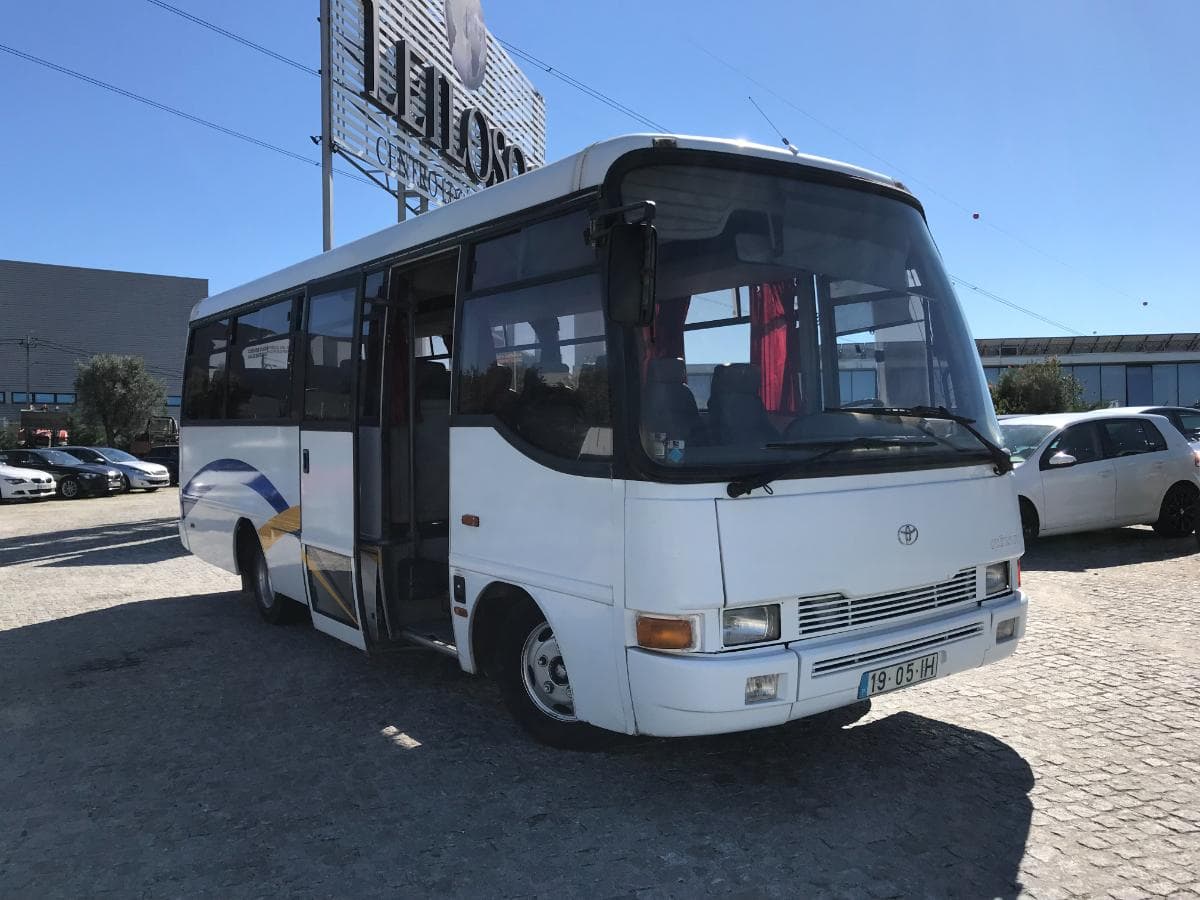 Autocarro Toyota · 28 Lugares · Ano 1997 — imagem 1