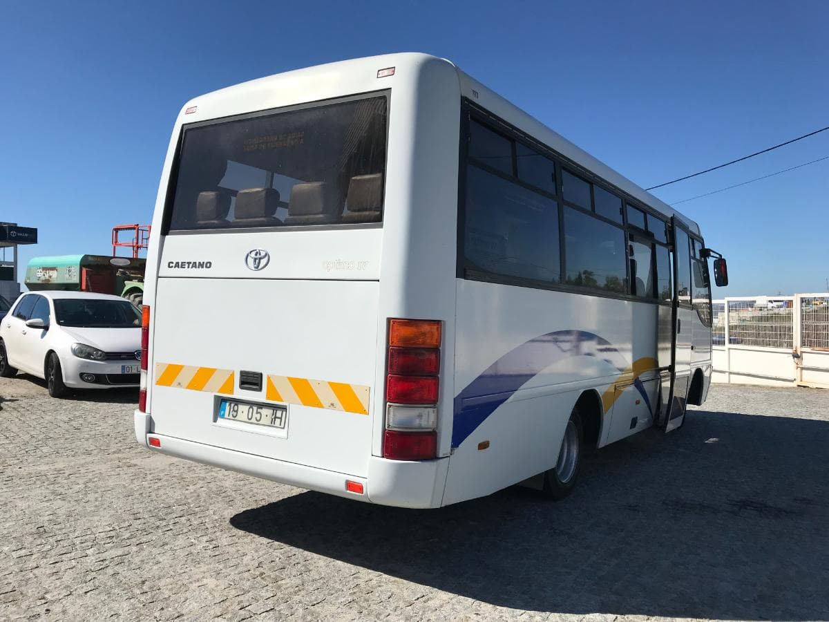Autocarro Toyota · 28 Lugares · Ano 1997 — imagem 4