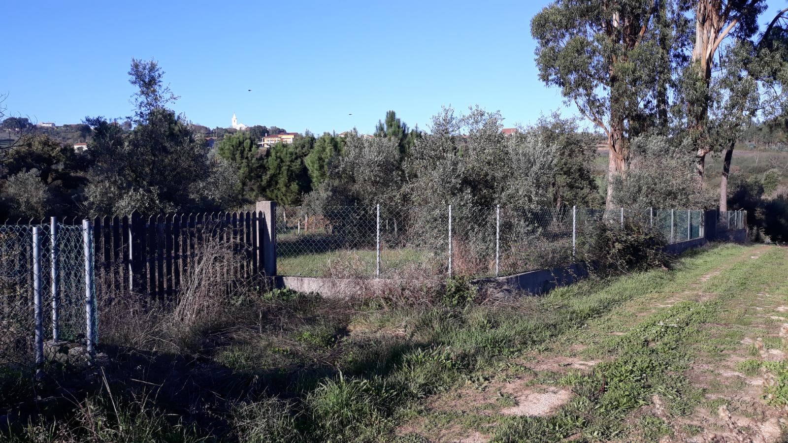Moradia V2 com Terreno · Ferreira do Zêzere, Santarém — imagen 1