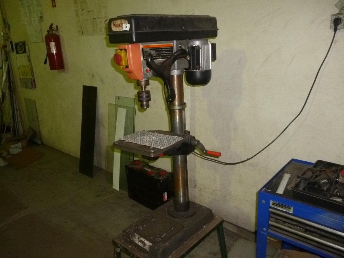 Serrote de fita + Máquina de furar — image 2