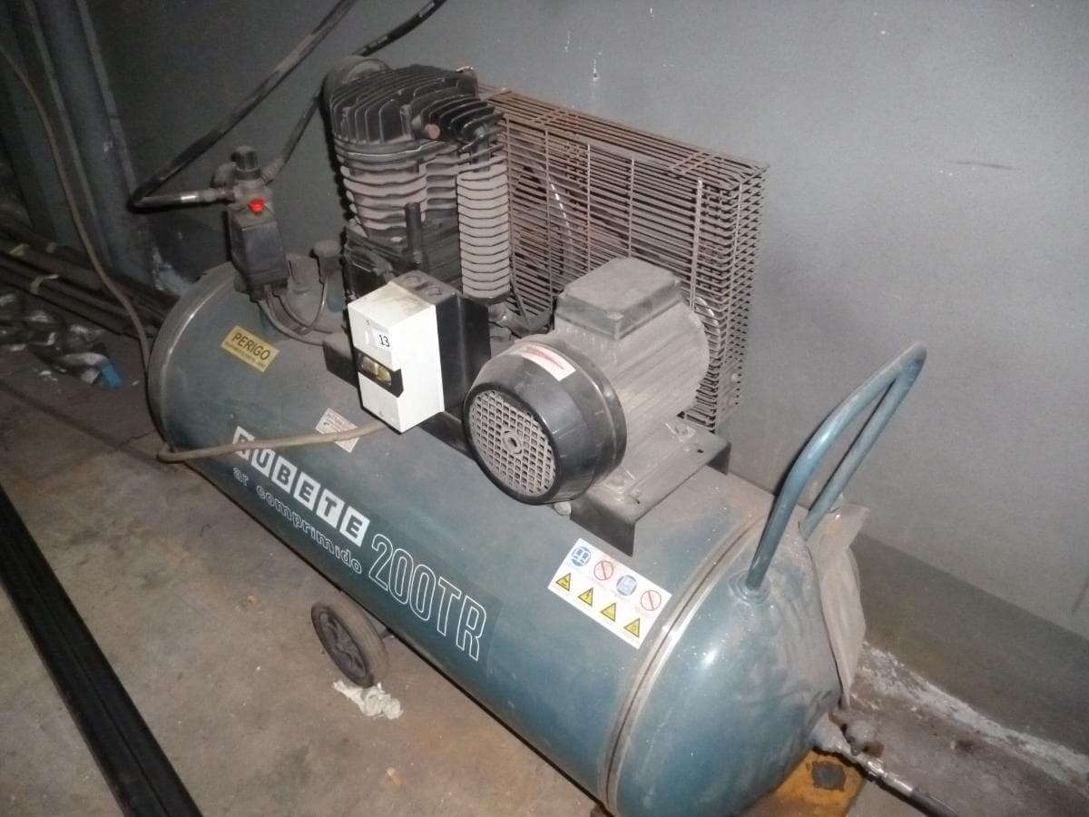 Compressor + Serrote de disco + Máquina de furar de coluna + Aparelhos de soldar — imagem 7