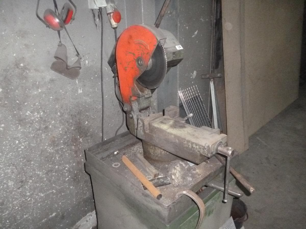 Compressor + Serrote de disco + Máquina de furar de coluna + Aparelhos de soldar — imagem 8